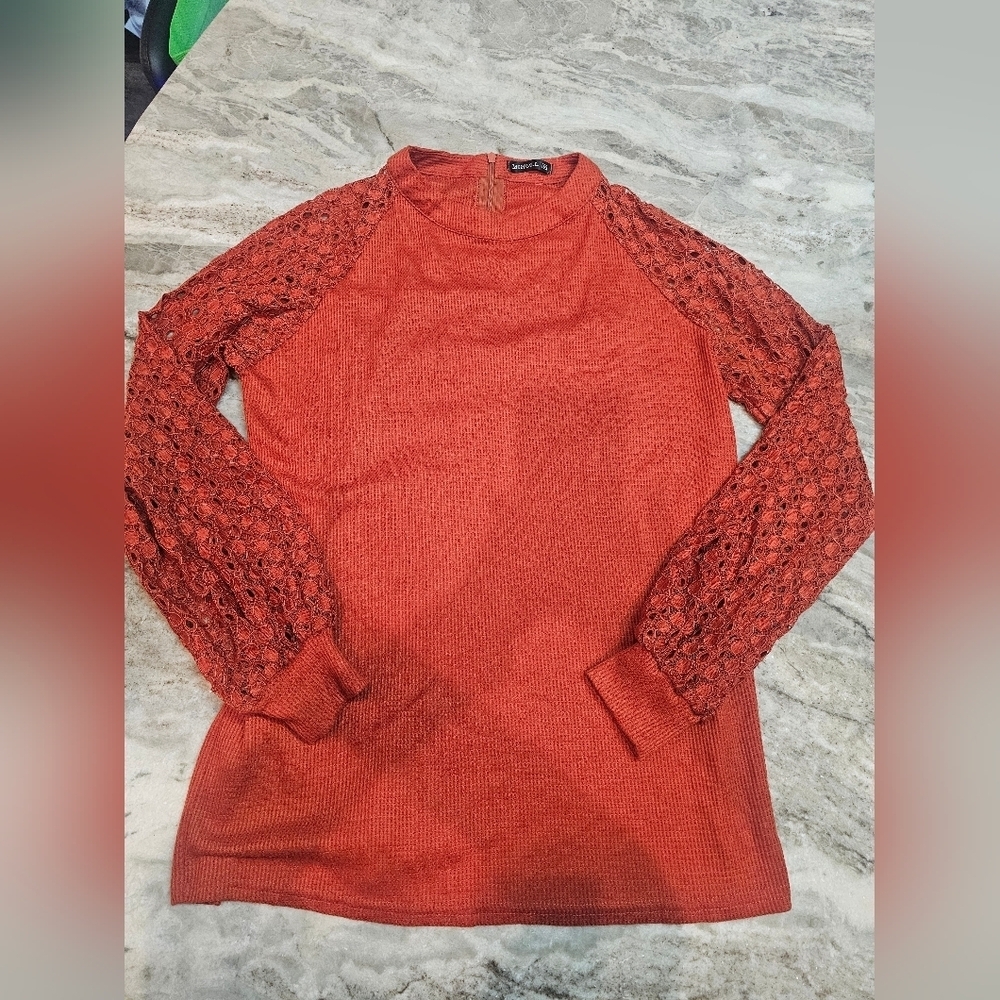 MIHOLL Lace Sleeve Waffle Knit Top Women’s Medium Rust Burnt Orange Long Sleeve